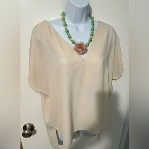 Caramel size Medium Beige double V-Neck Blouse